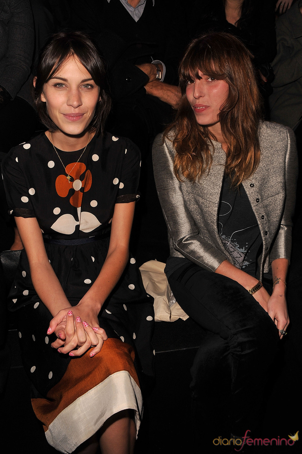 Alexa Chung y Lou Doillon en el desfile de Etam en París
