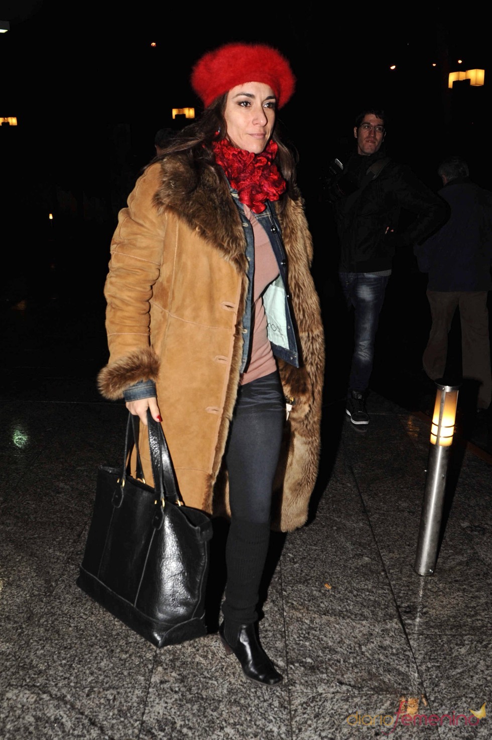 Isabel Serrano acude al funeral de Paco Maestre