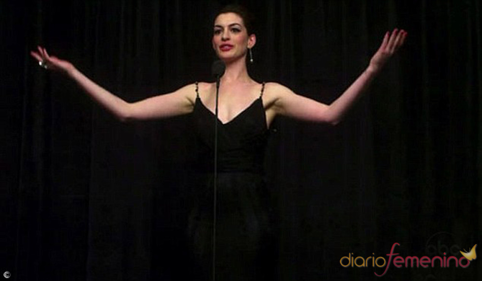 Anne Hathaway, ensaya para los Oscar 2011