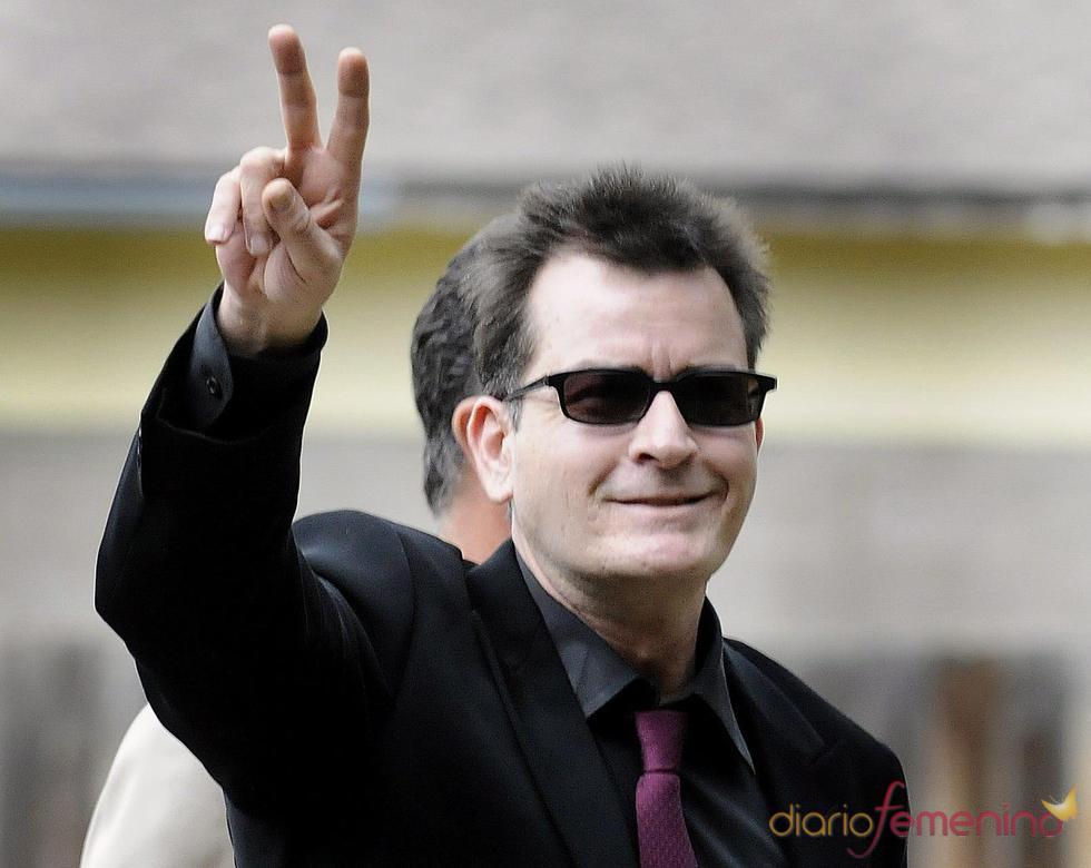 Charlie Sheen ha decidido continuar su rehabilitación desde casa