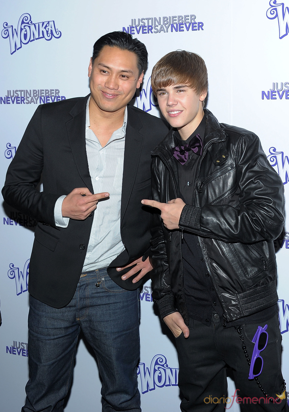 Justin Bieber con Jon M. Chu en la presentación de 'Never say never'