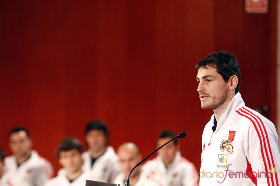 Iker Casilla agradece la entrega de la Medalla de Oro a la selección española