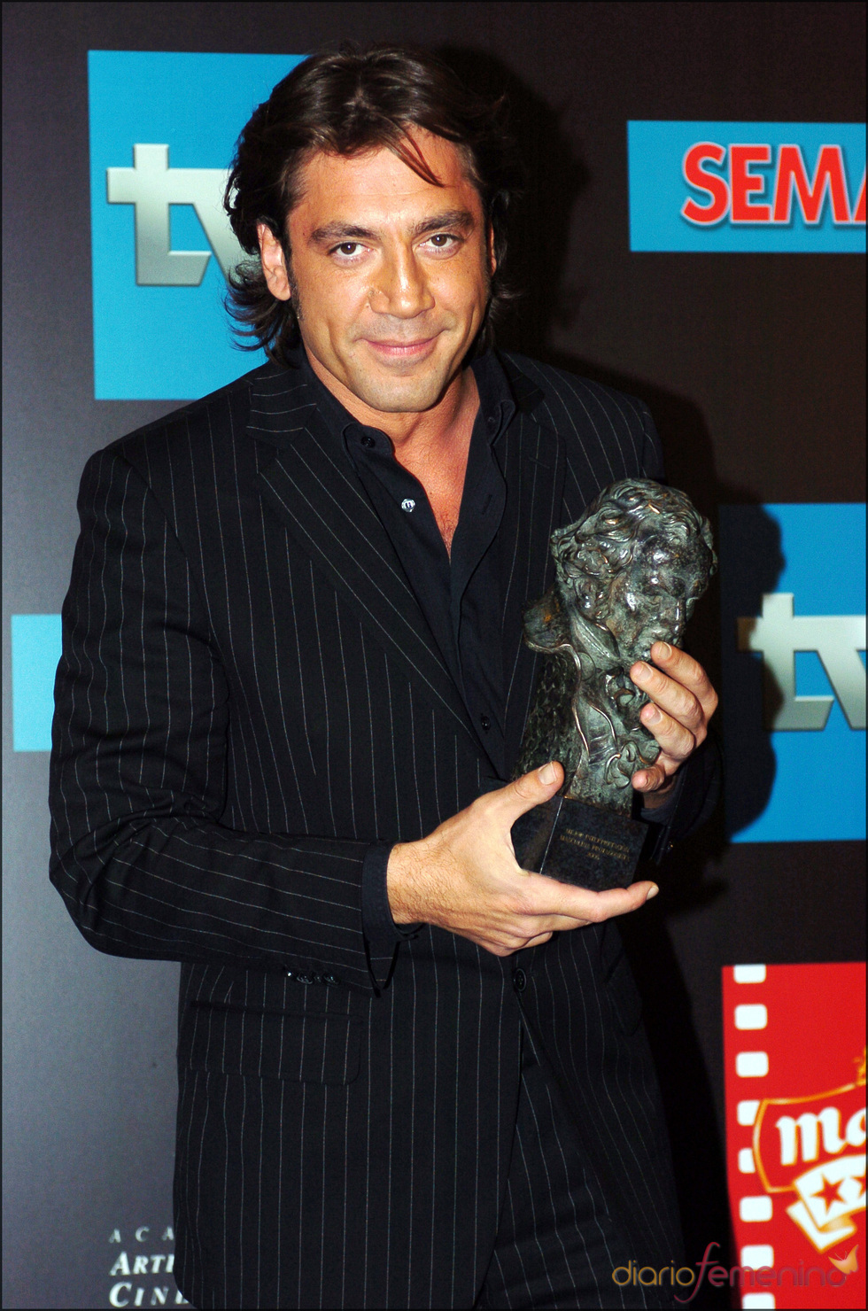 Javier Bardem con su Goya 2005