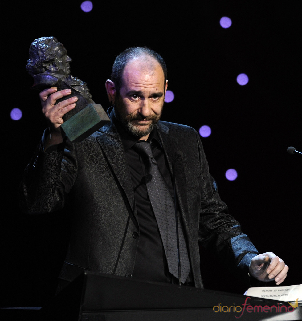 Karra Elejalde, con su Goya 2011 a 'Mejor Actor de Reparto'