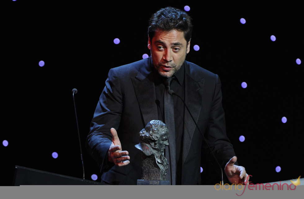 Javier Bardem dedica a Penélope Cruz y su hijo el Goya 2011