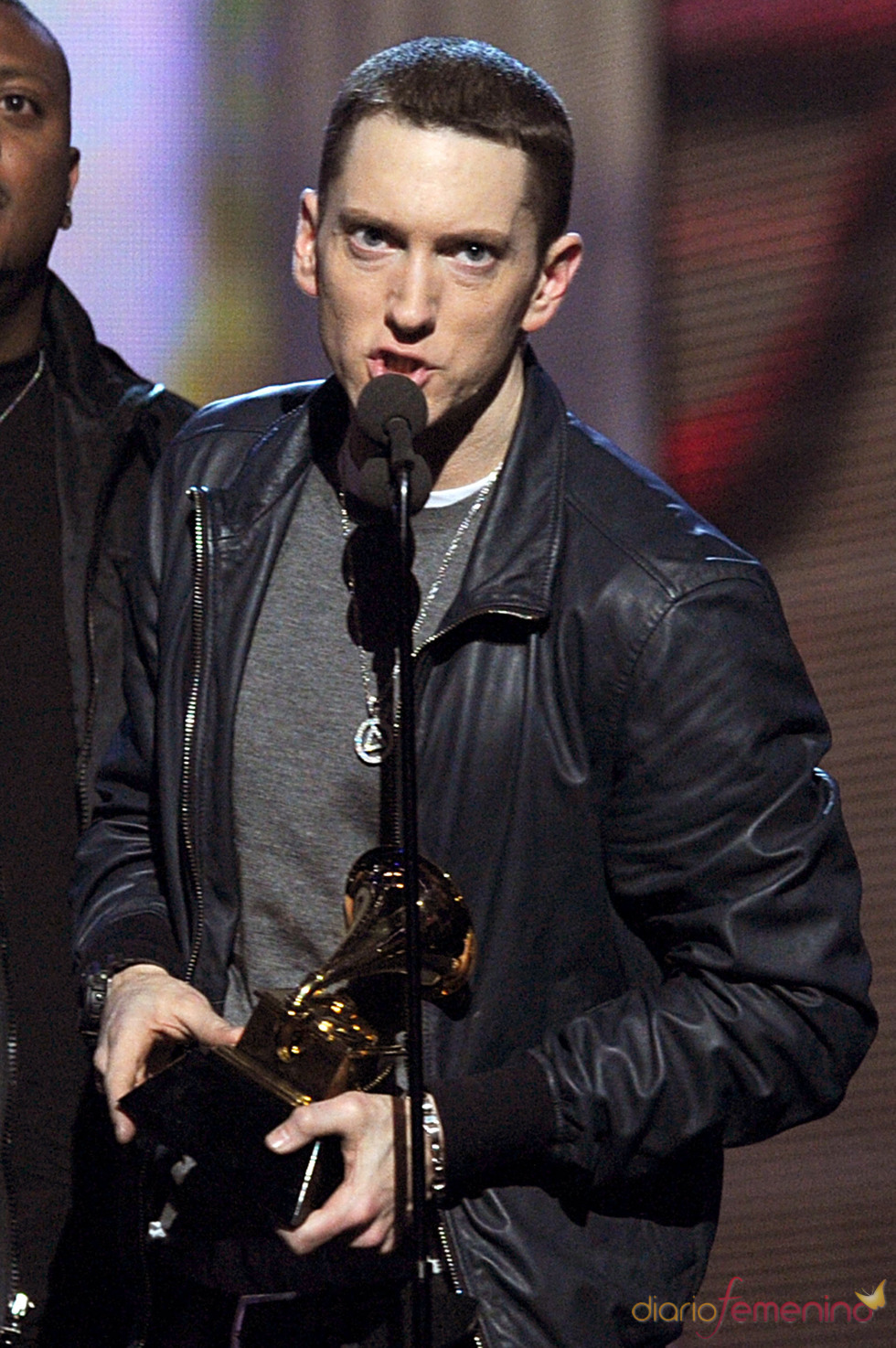 Eminem recoge su galardón en los Grammy 2011