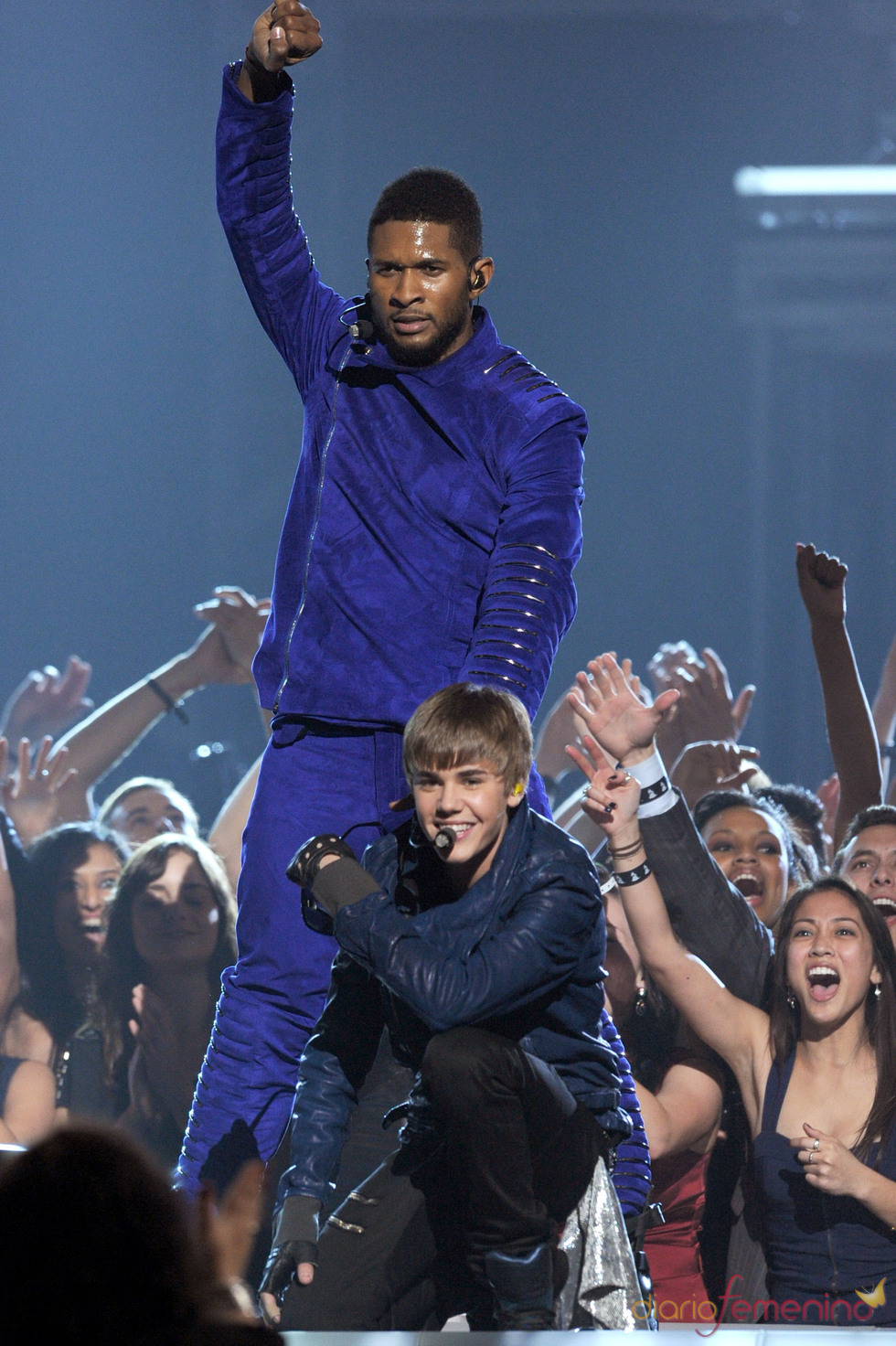 Justin Bieber y Usher en los Grammy 2011