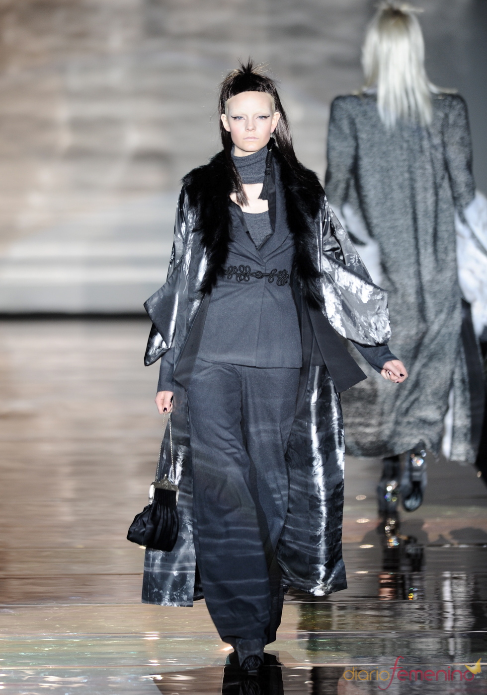 Vestido gris. Roberto Verino. Cibeles Madrid Fashion Week 2011