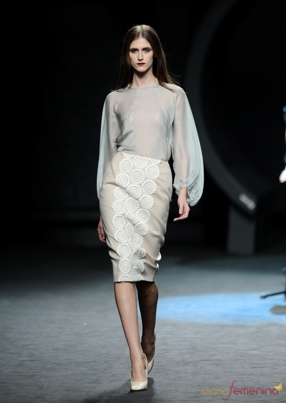 Vestido beige con transparencias. Duyos. Cibeles Madrid Fashion Week 2011