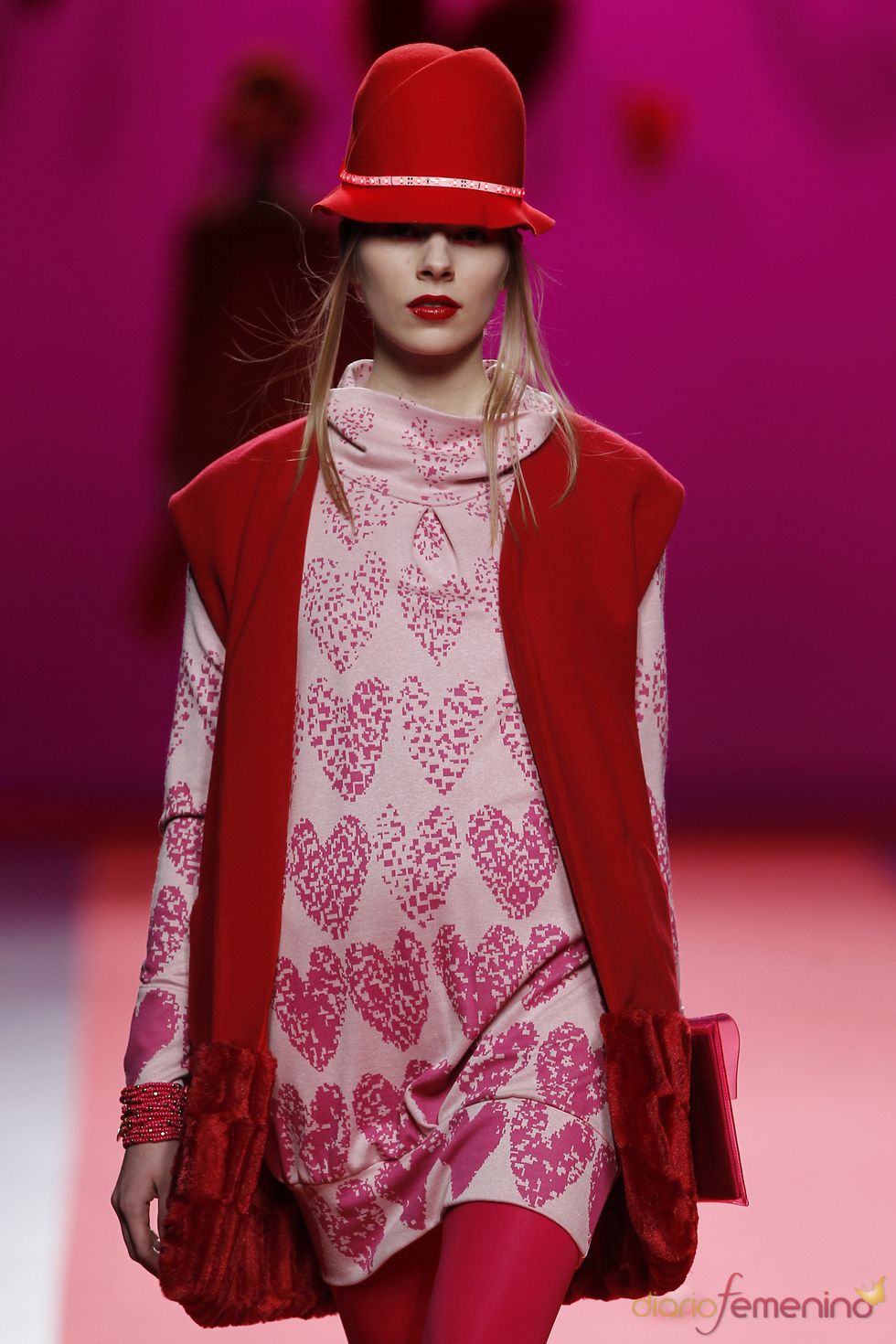 El corazón estampa los diseños de Agatha Ruiz de la Prada en Cibeles 2011