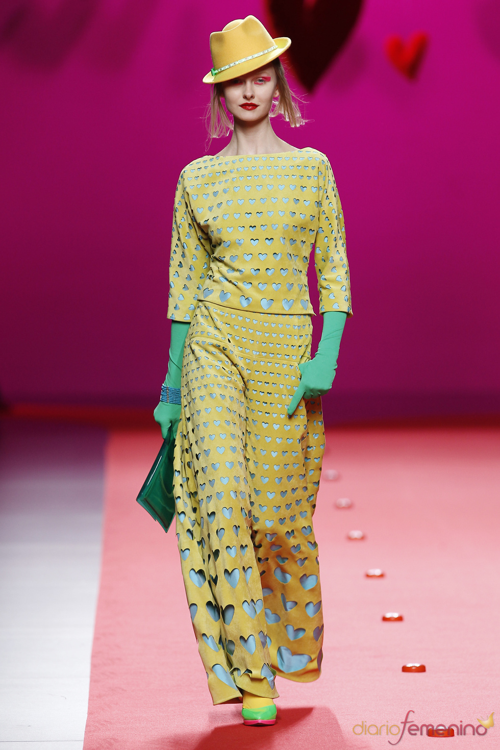 Traje de chaqueta troquelado de Agatha Ruiz de la Prada