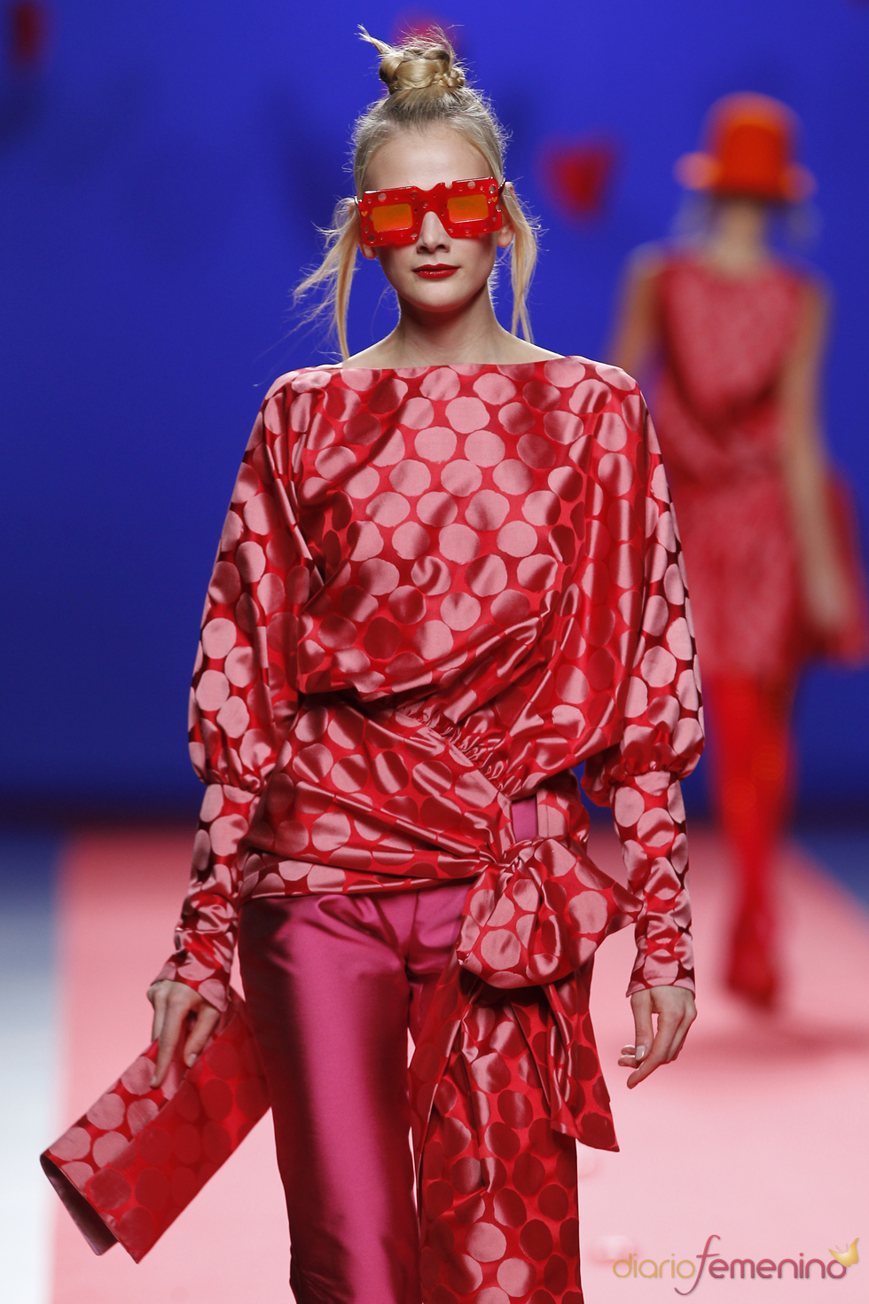 Distintos tonos de rojo de Agatha Ruiz de la Prada en Cibeles 2011