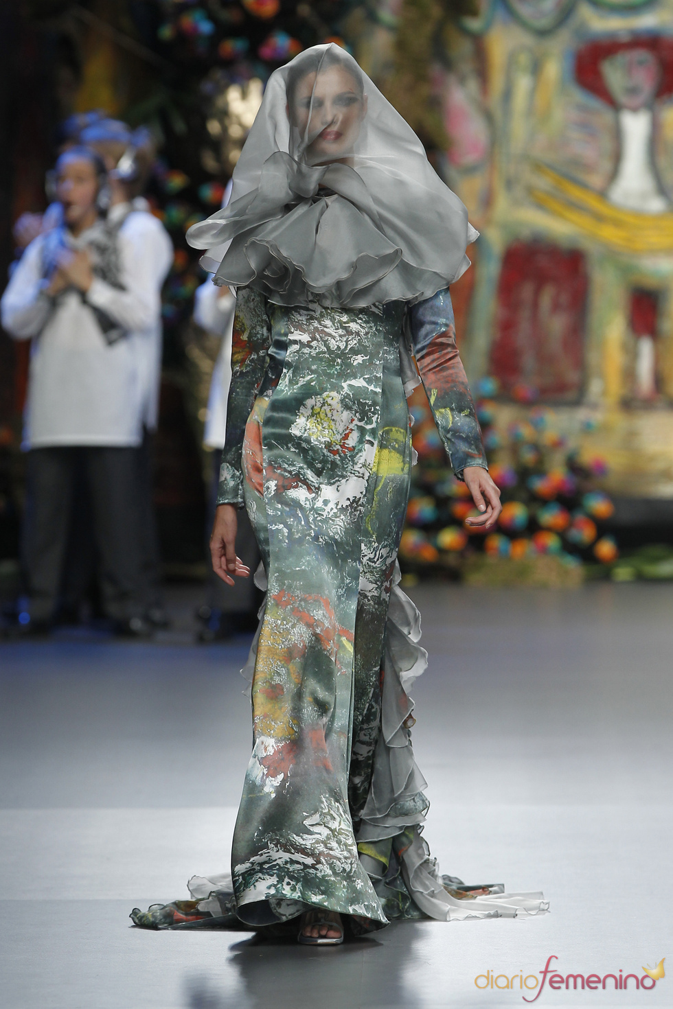 Francis Montesinos da volumen a las colas de sus vestidos de noche