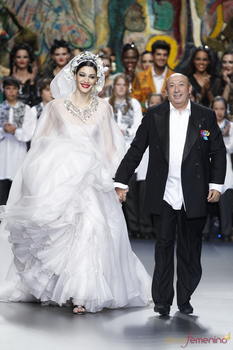 Francis Montesinos saluda a los presentes en la pasarela Cibeles 2011