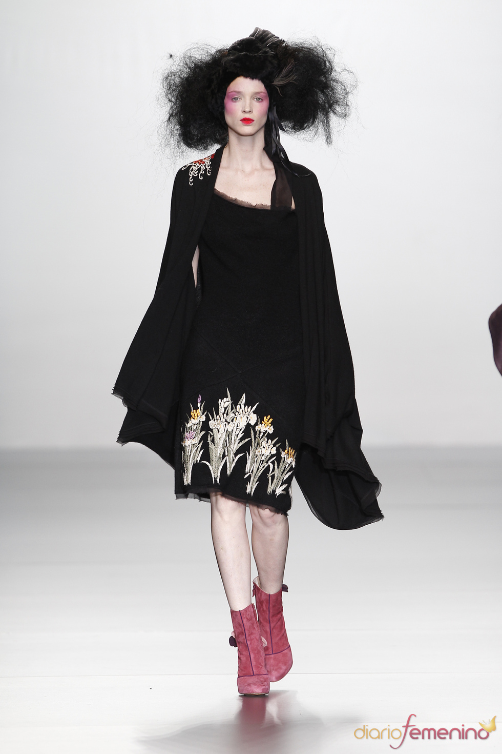 El negro reina en la colección de Elisa Palomino O/I 2011-12. Cibeles Madrid Fashion Week