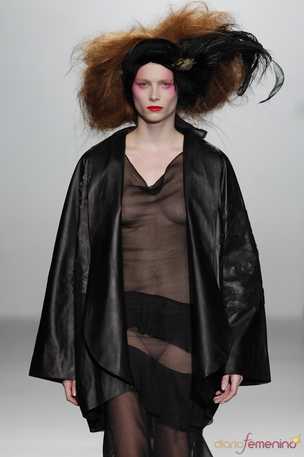 Cuero y transparencias. Elisa Palomino O/I 2011-12. Cibeles Madrid Fashion Week