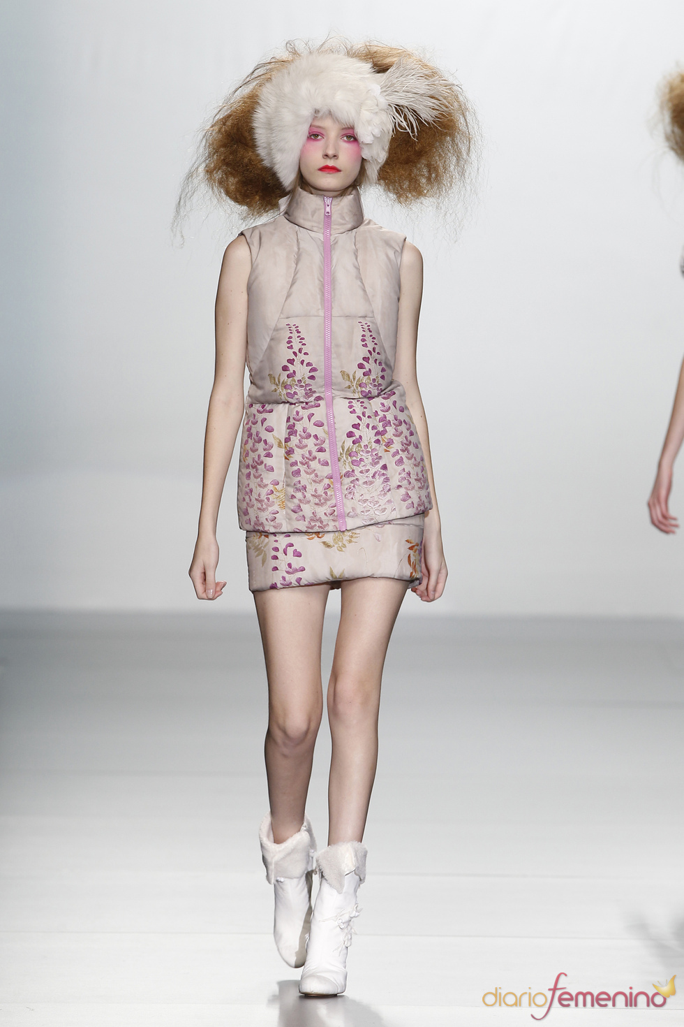 Falda y chaleco estilo plumífero. Elisa Palomino O/I 2011-12. Cibeles Madrid Fashion Week