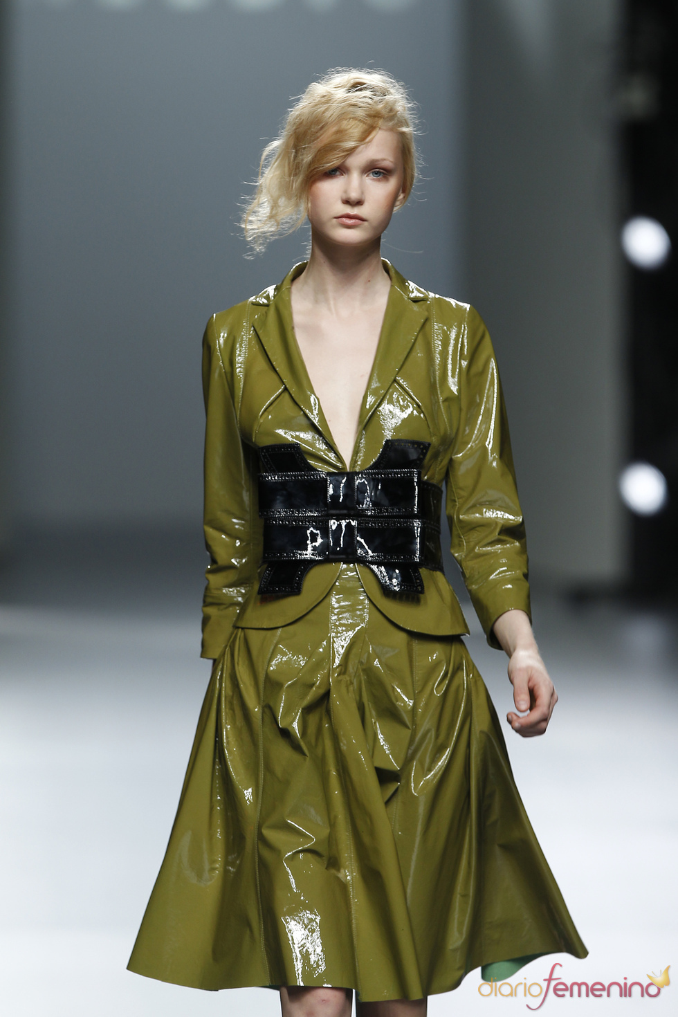 Conjunto de charol en verde pistacho.Teresa Helbig O/I 2011-12. Cibeles Madrid Fashion Week