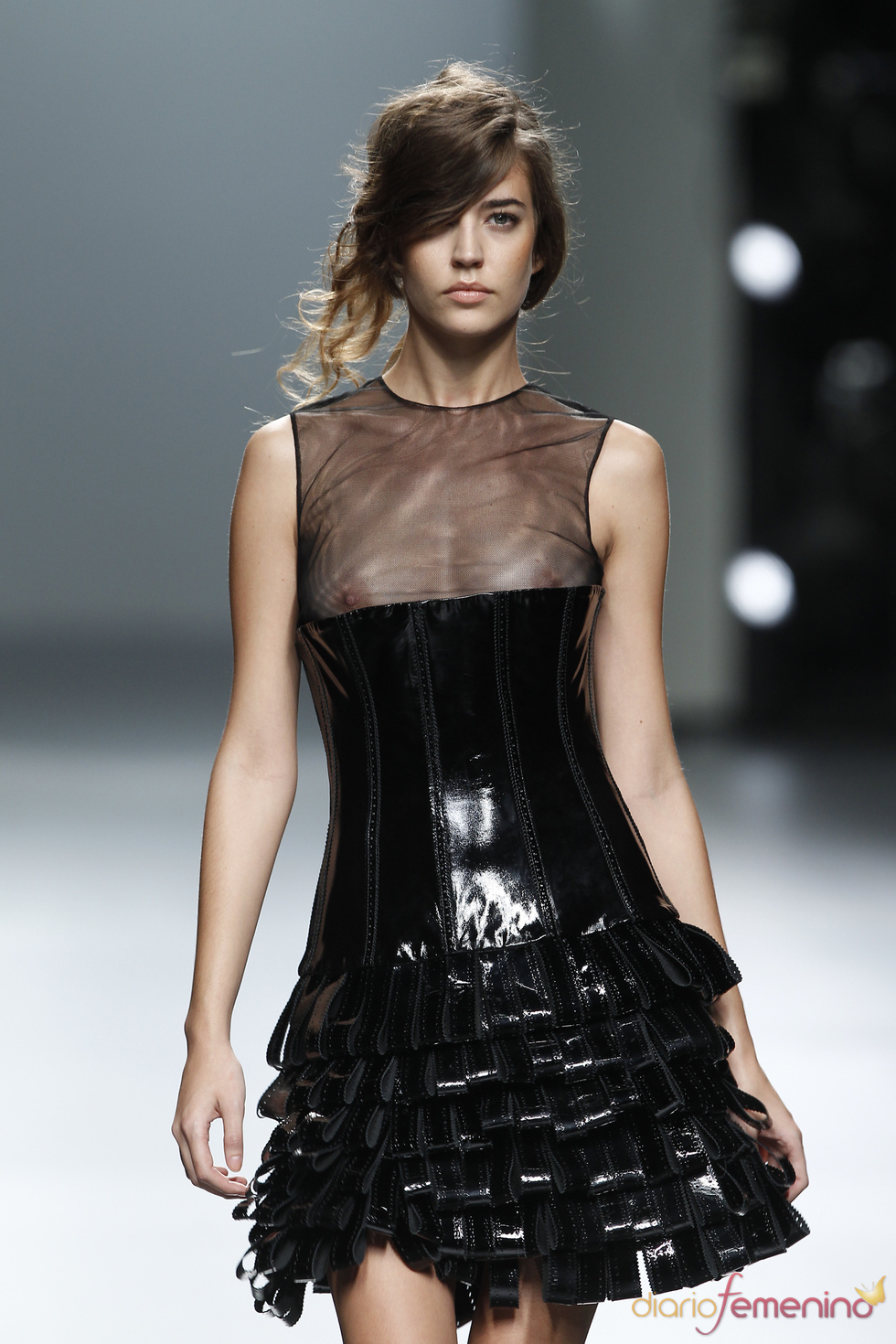 Vestido charol negro.Teresa Helbig O/I 2011-12. Cibeles Madrid Fashion Week