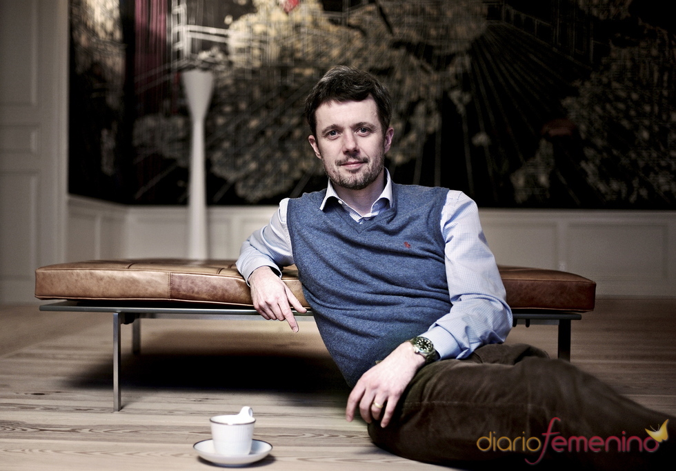 Federico de Dinamarca durante una entrevista