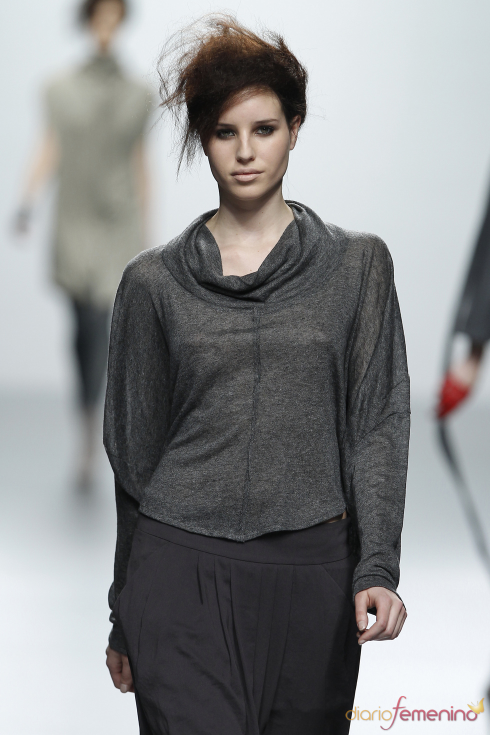 Blusa gris. Sara Coleman. Cibeles Madrid Fashion Week 2011