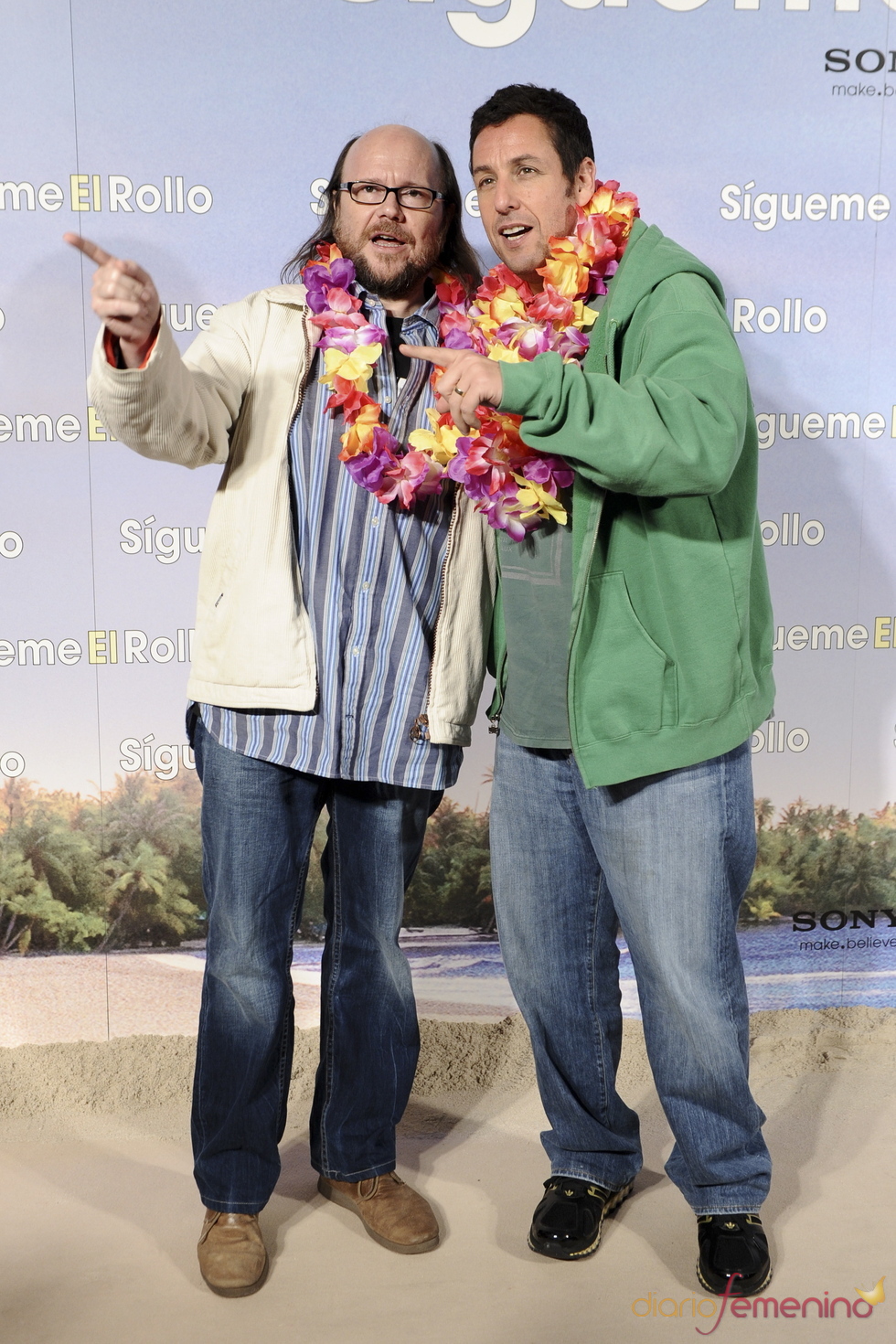 Santiago Segura y Adam Sandler posan juntos en la premier de 'Sígueme el rollo'
