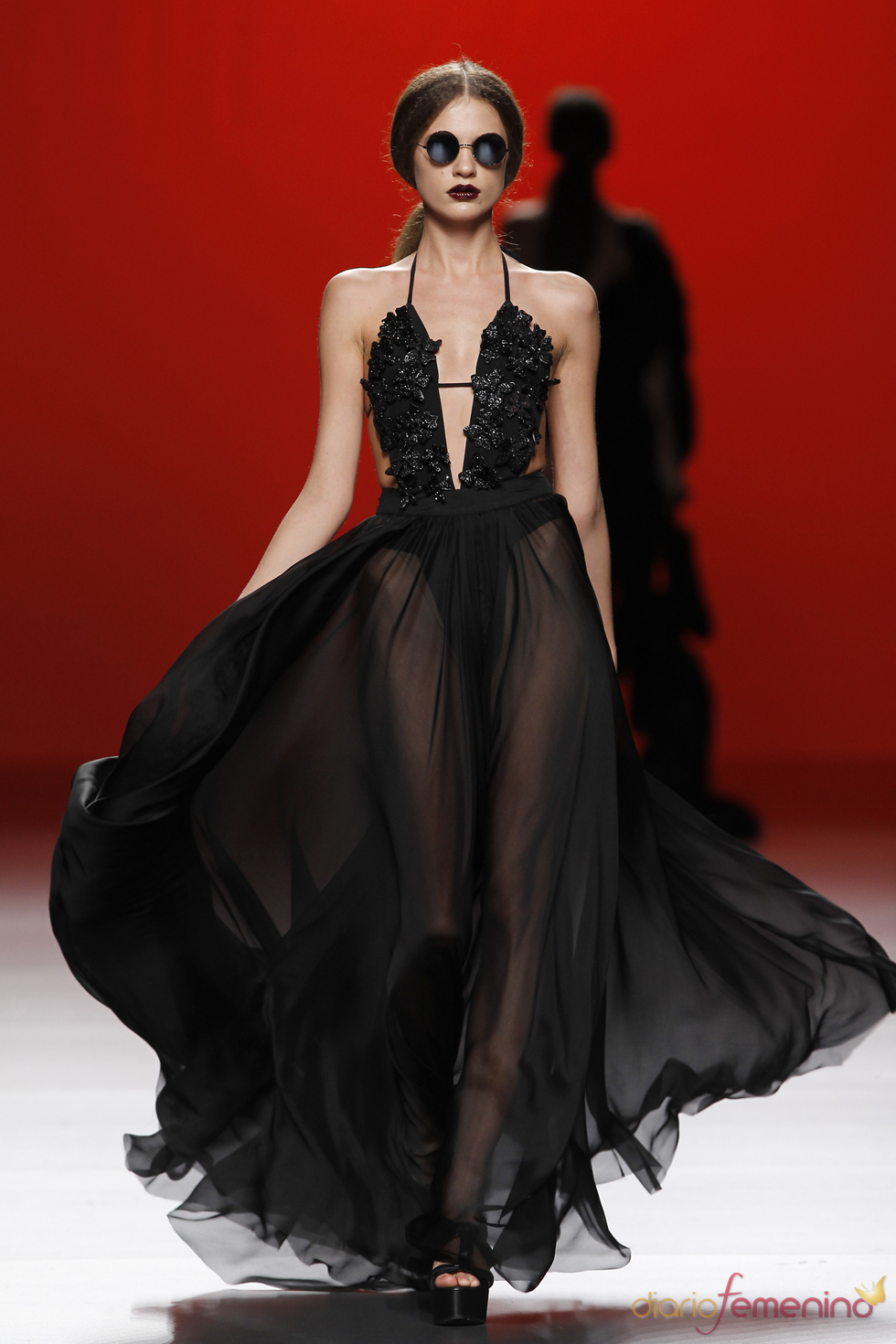 Vestido negro de vuelo. María Escoté. Cibeles Madrid Fashion Week 2011