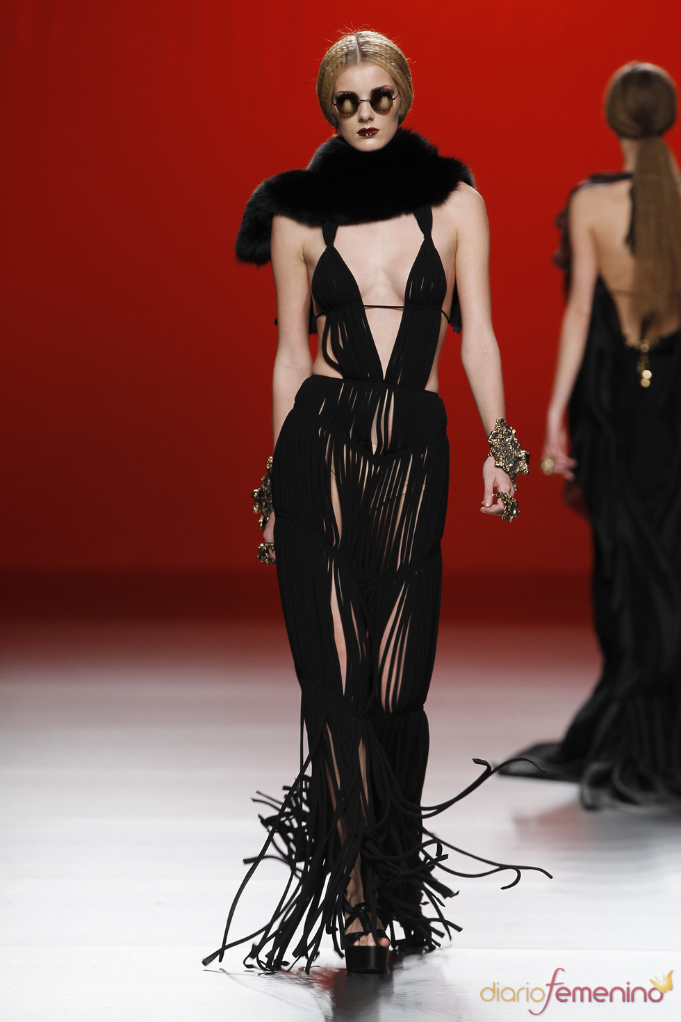 Vestido negro de tiras. María Escoté. Cibeles Madrid Fashion Week 2011