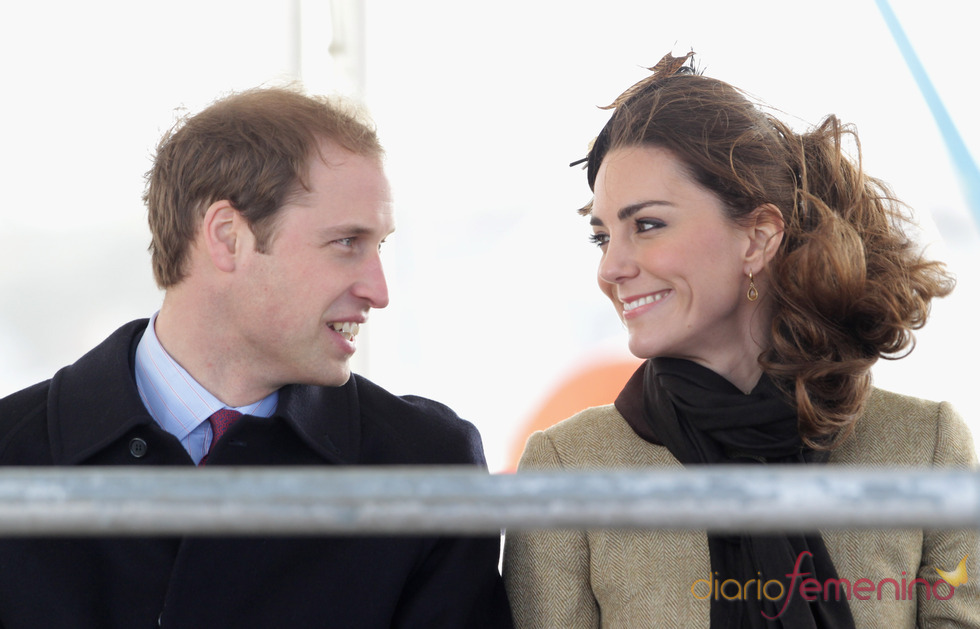 El príncipe Guillermo y Kate Middleton, enamorados