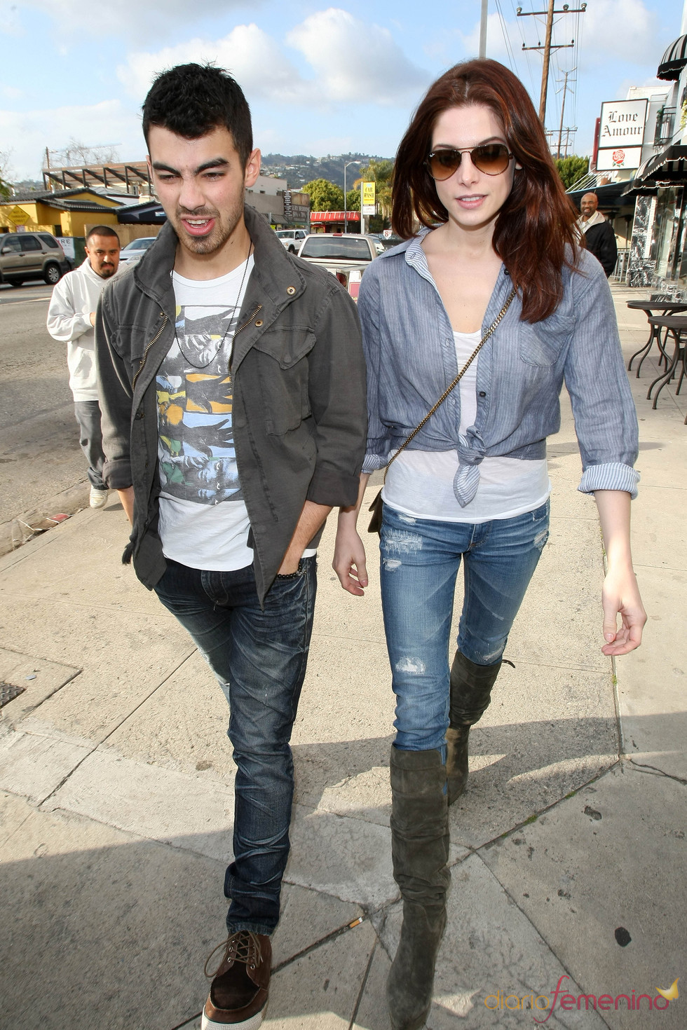 Ashley Greene y Joe Jonas muy acaramelados por Beverly Hills