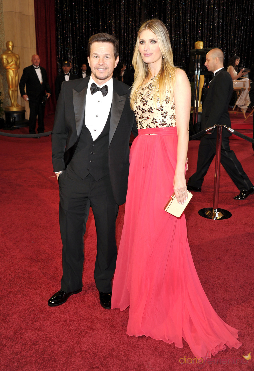 Mark Wahlberg su mujer Rhea Durham en la alfombra roja de los Oscar 2011
