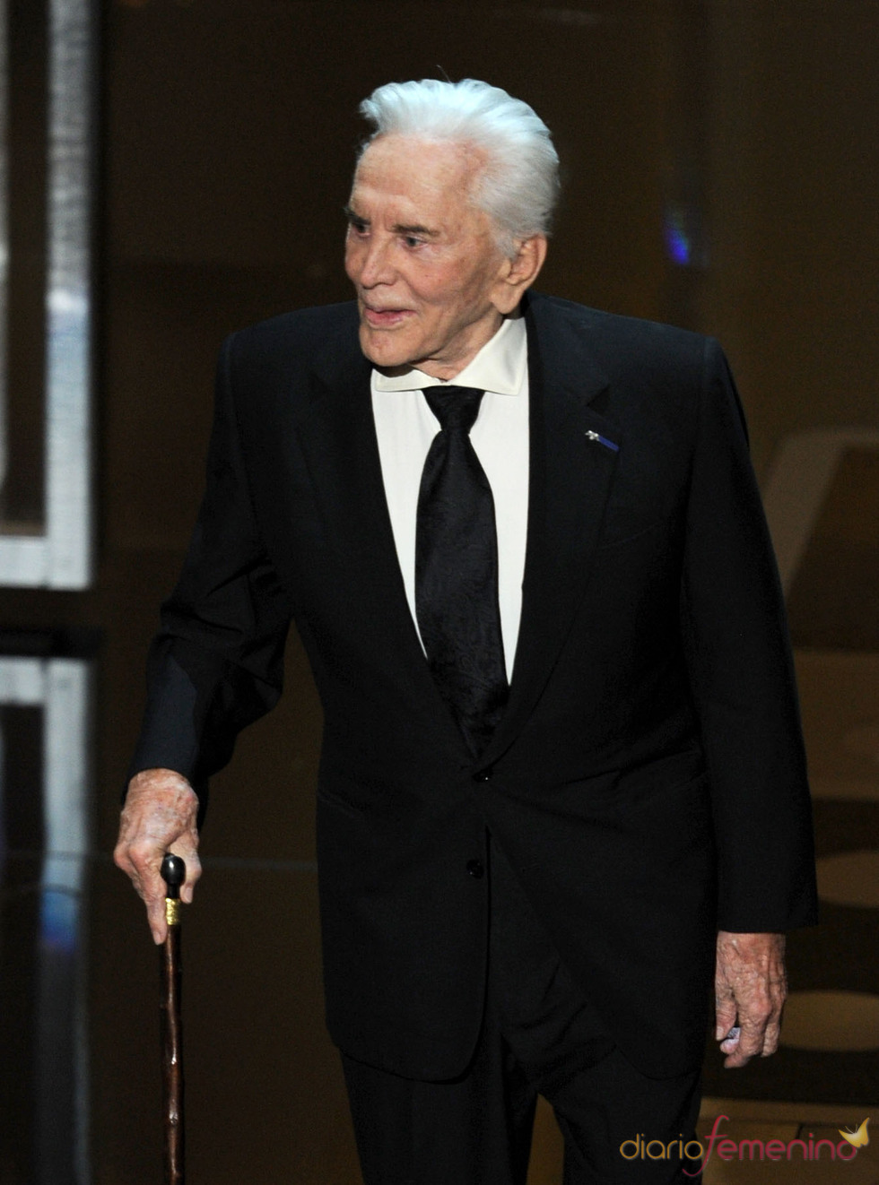 Kirk Douglas otorga el premio a la mejor actriz de reparto
