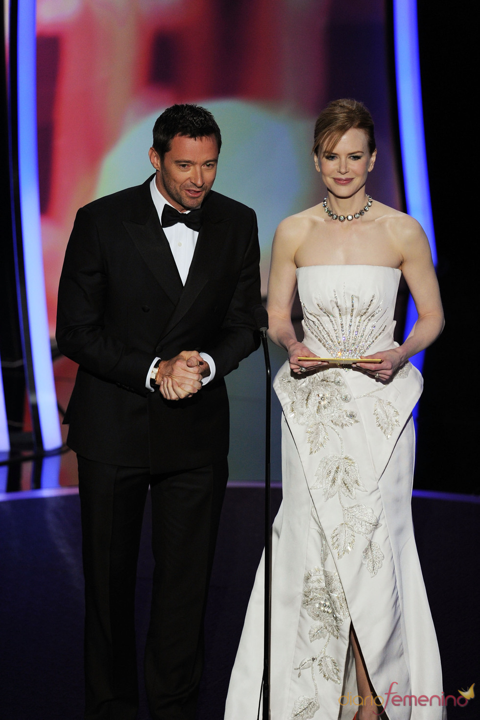 Nicole Kidman y Hugh Jackman otorgan el premio a la mejor banda sonora. Oscar 2011