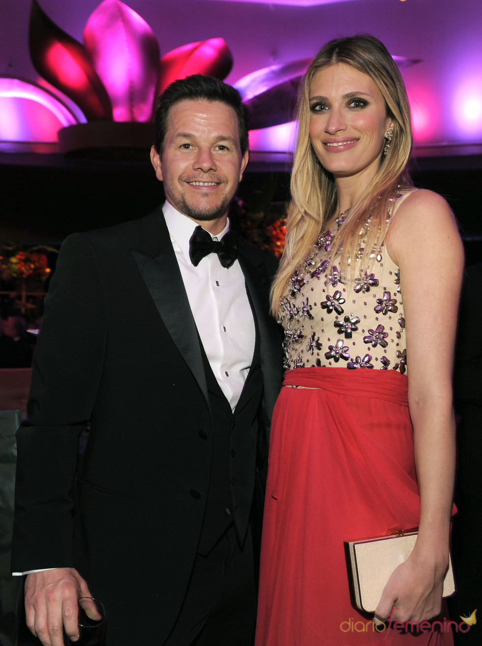 Mark Wahlberg y Rhea Durham en la cena Governor's Ball post Oscars 2011