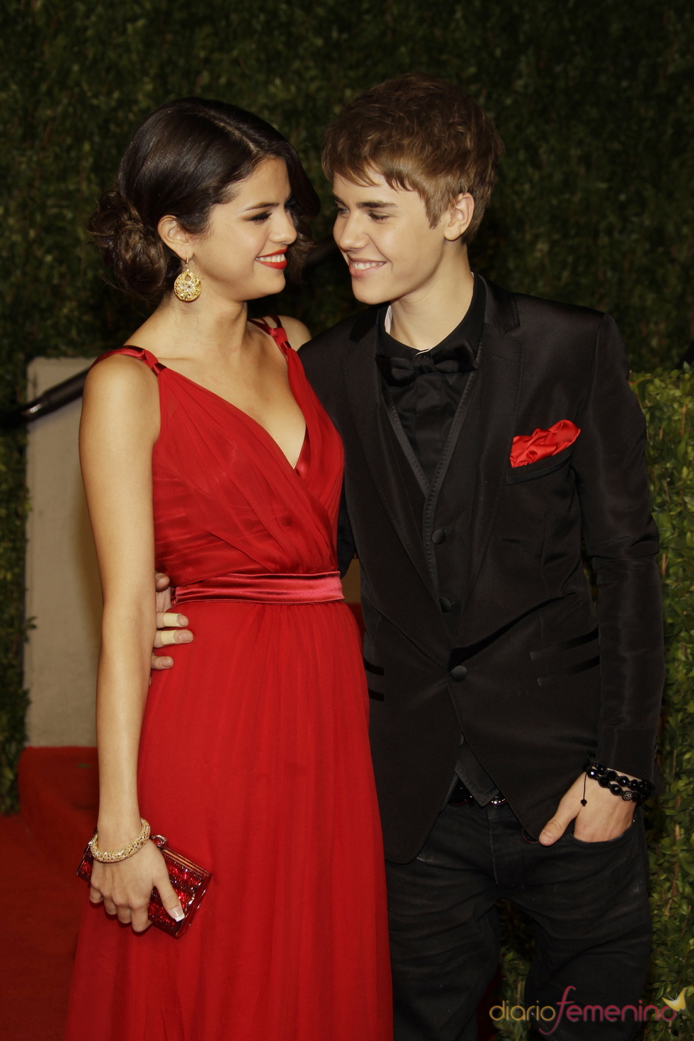 Justin Bieber y Selena Gomez en la fiesta Vanity Fair de los Oscar 2011