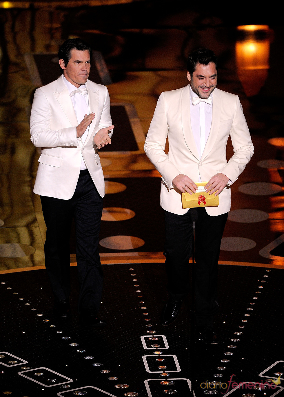 Javier Bardem y Josh Brolin en la gala de los Oscar 2011