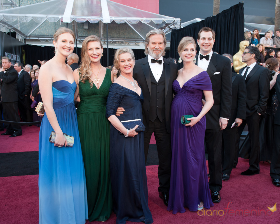 Jeff Bridges y su familia en la alfombra roja de los Oscars 2011