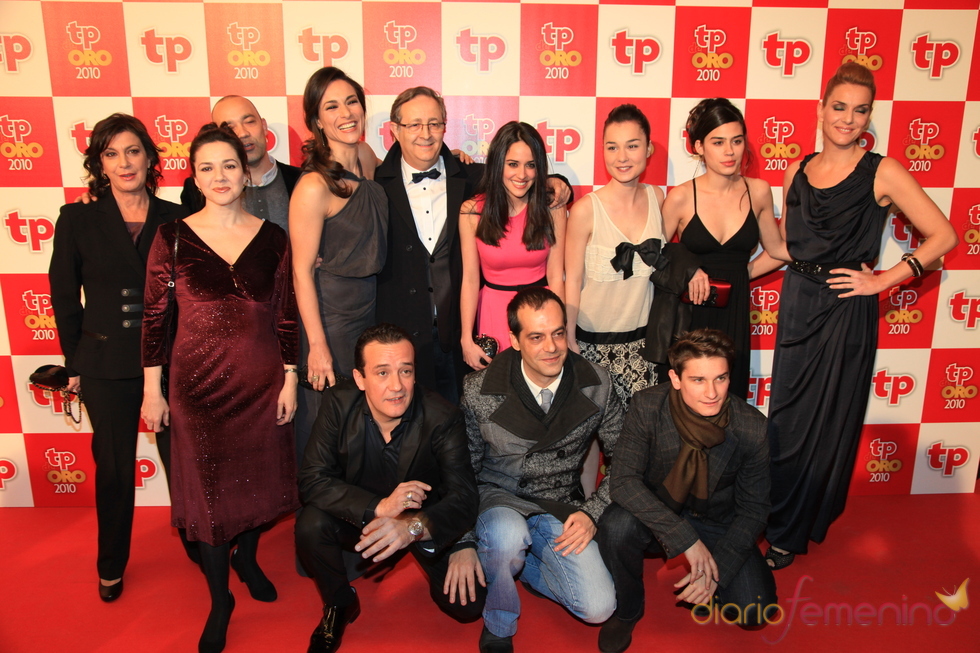 Los protagonistas de 'Amar en tiempos revueltos' en los Premios TP