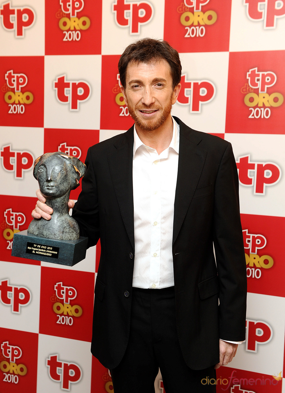 Pablo Motos con su TP de Oro 2010 por 'El Hormiguero'