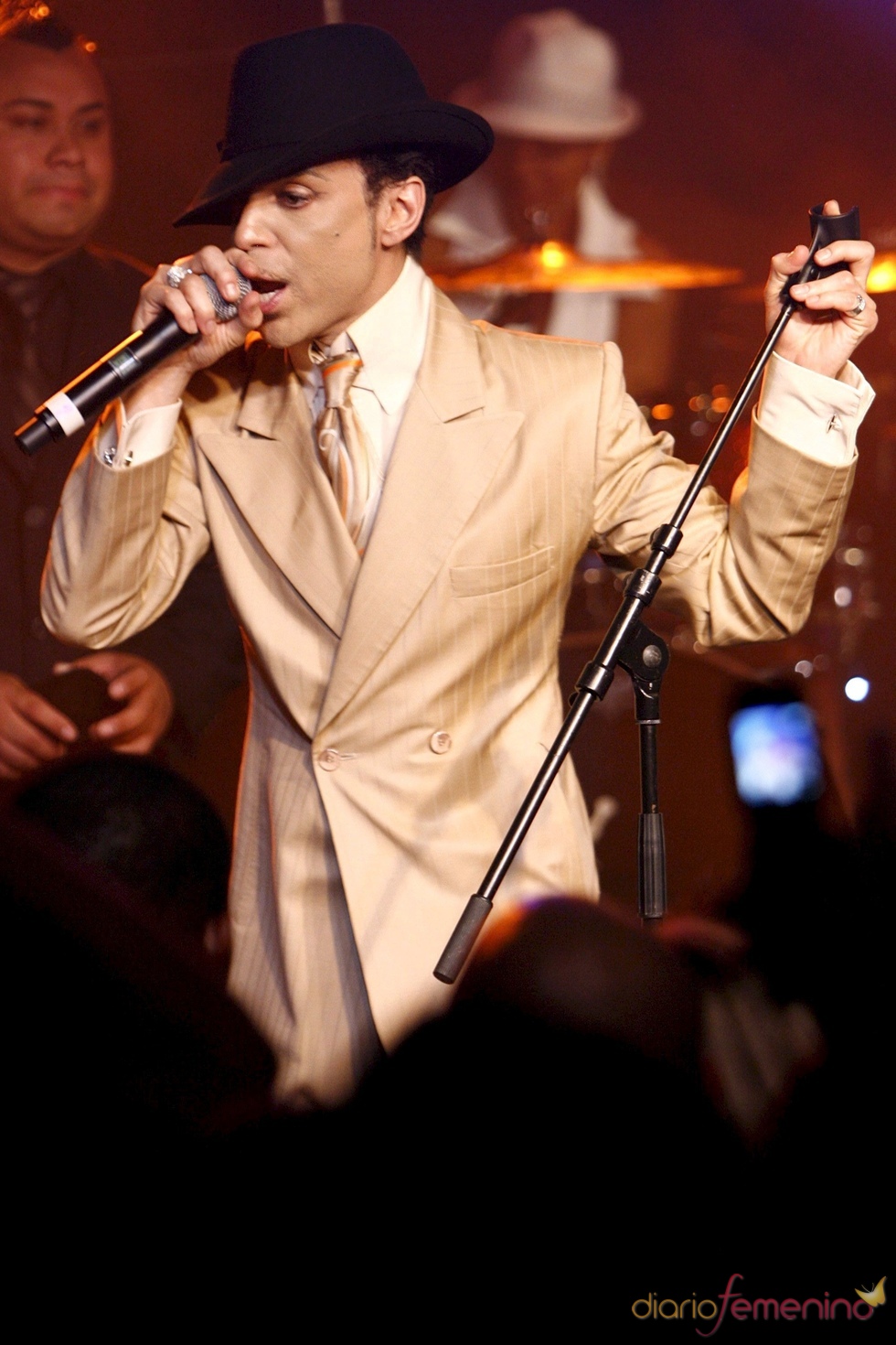 Demandan al cantante Prince por un supuesto impago