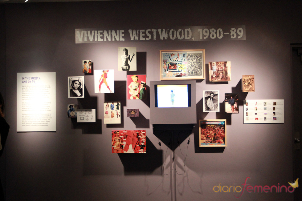 La diseñadora británica Vivienne Westwood presenta sus antiguos modelos