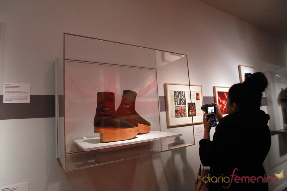 Los diseños de tendencia punk de la diseñadora Vivienne Westwood Los diseños de tendencia punk de la diseñadora Vivienne Westwood