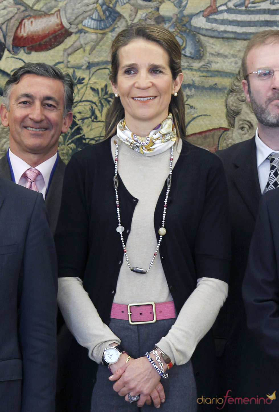 La Infanta Elena con los representantes de 'Un juguete, una ilusión'