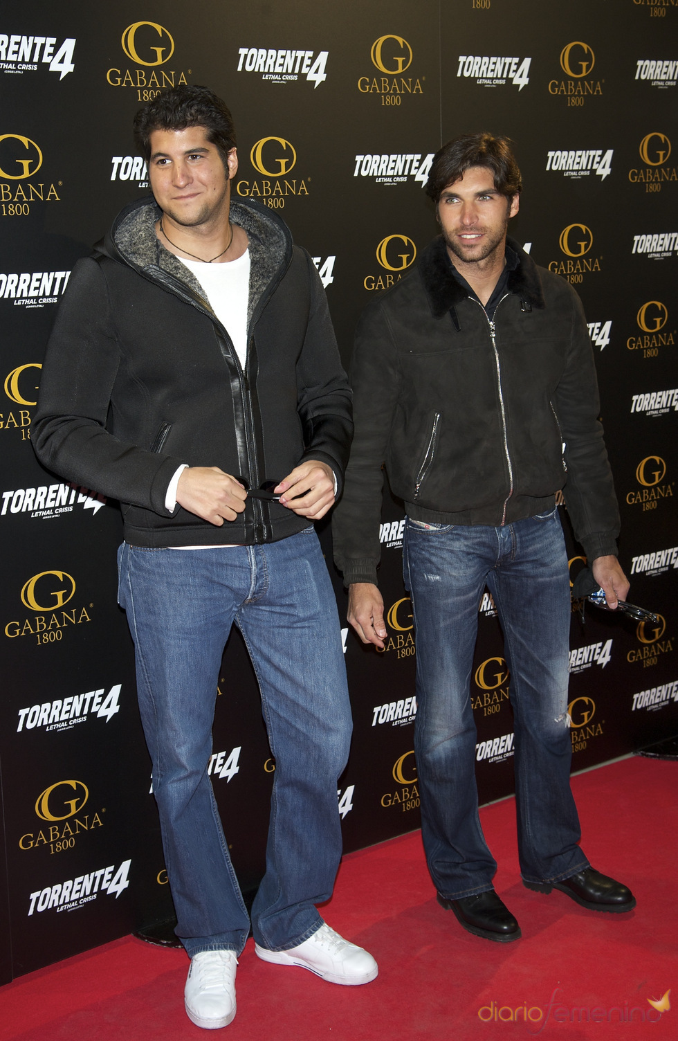 Julian Contreras y Cayetano Rivera en el estreno de 'Torrente 4: lethal crisis'