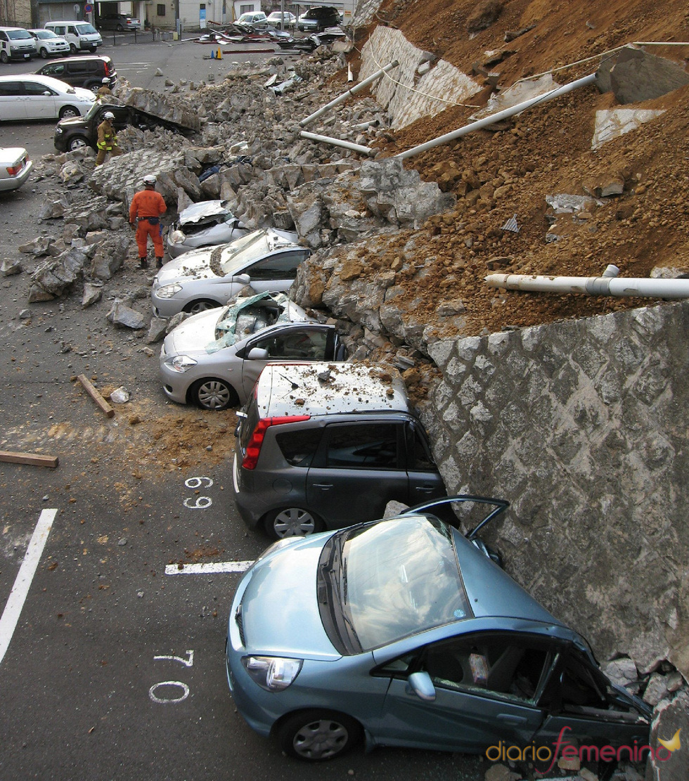 Edificicios derrumbados tras el terremoto de Japón