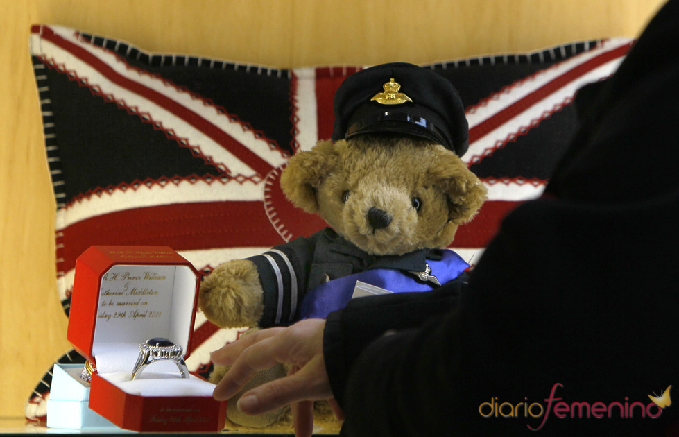 Souvenir de osito de peluche de la boda de Kate Middleton y Guillermo de Inglaterra