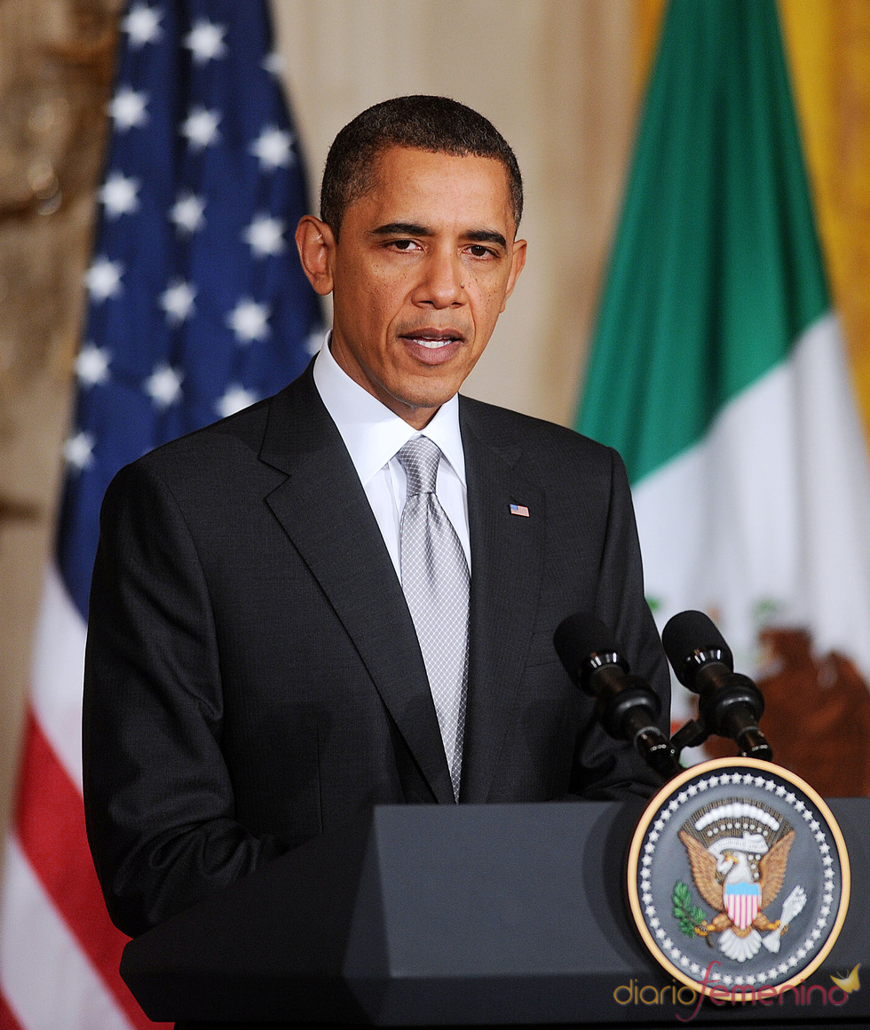 Barack Obama dando una conferencia en México
