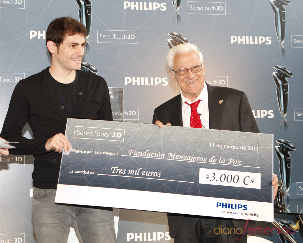 Iker Casillas entrega el I Premio Philips SensoTouch Día del Padre