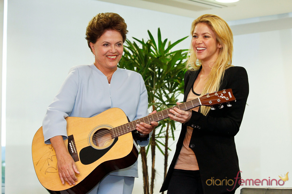 Shakira pide apoyo a Rousseff para los proyectos de Alas en favor de la infancia