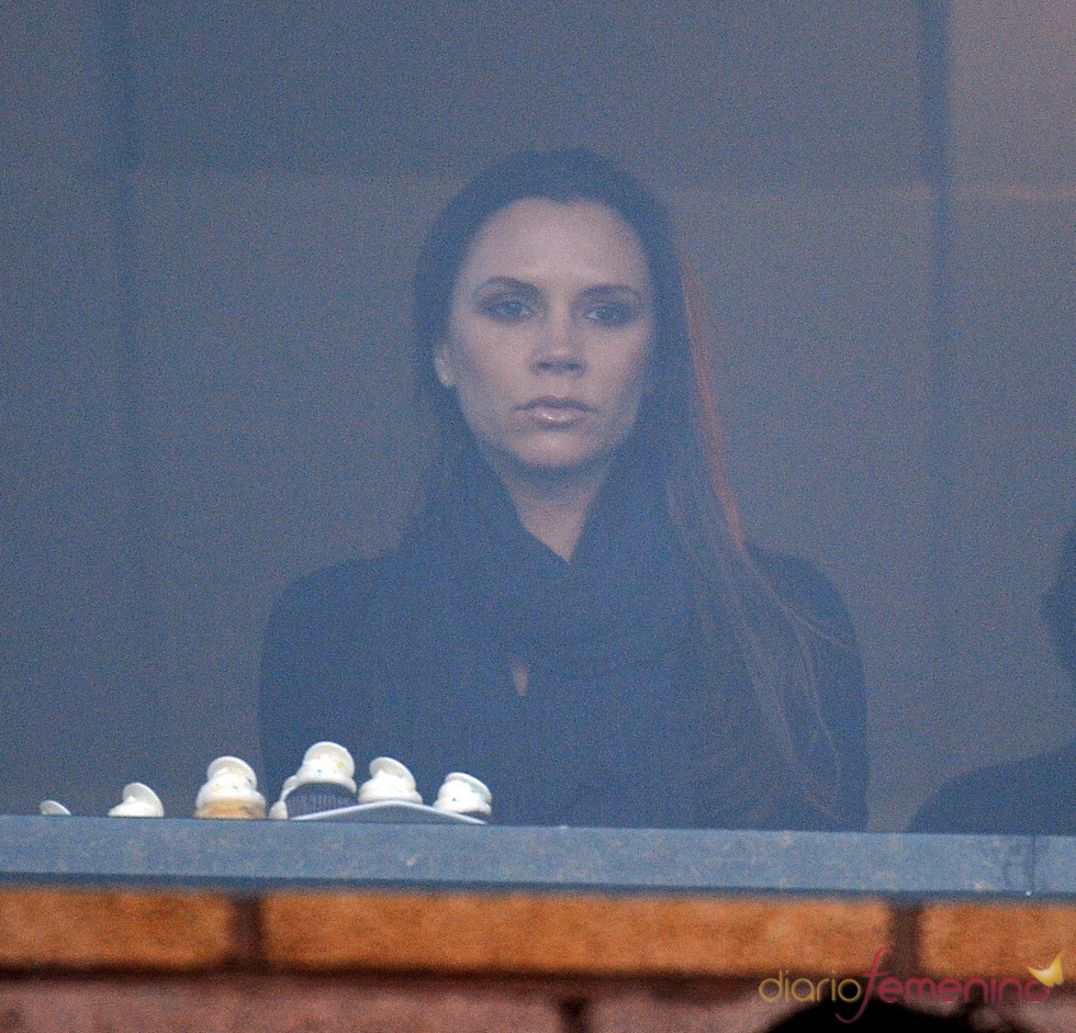 Victoria Beckham con el semblante serio
